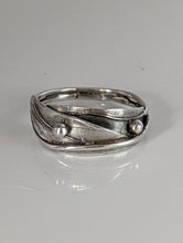 Load image into Gallery viewer, Silver Steed Delicate Silver Leaves ring with Silver Buds