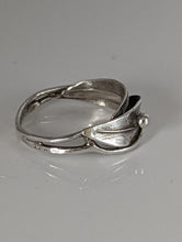 Load image into Gallery viewer, Silver Steed Delicate Silver Leaves ring with Silver Buds