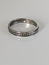 Load image into Gallery viewer, Silver Steed Filigree Ring 1