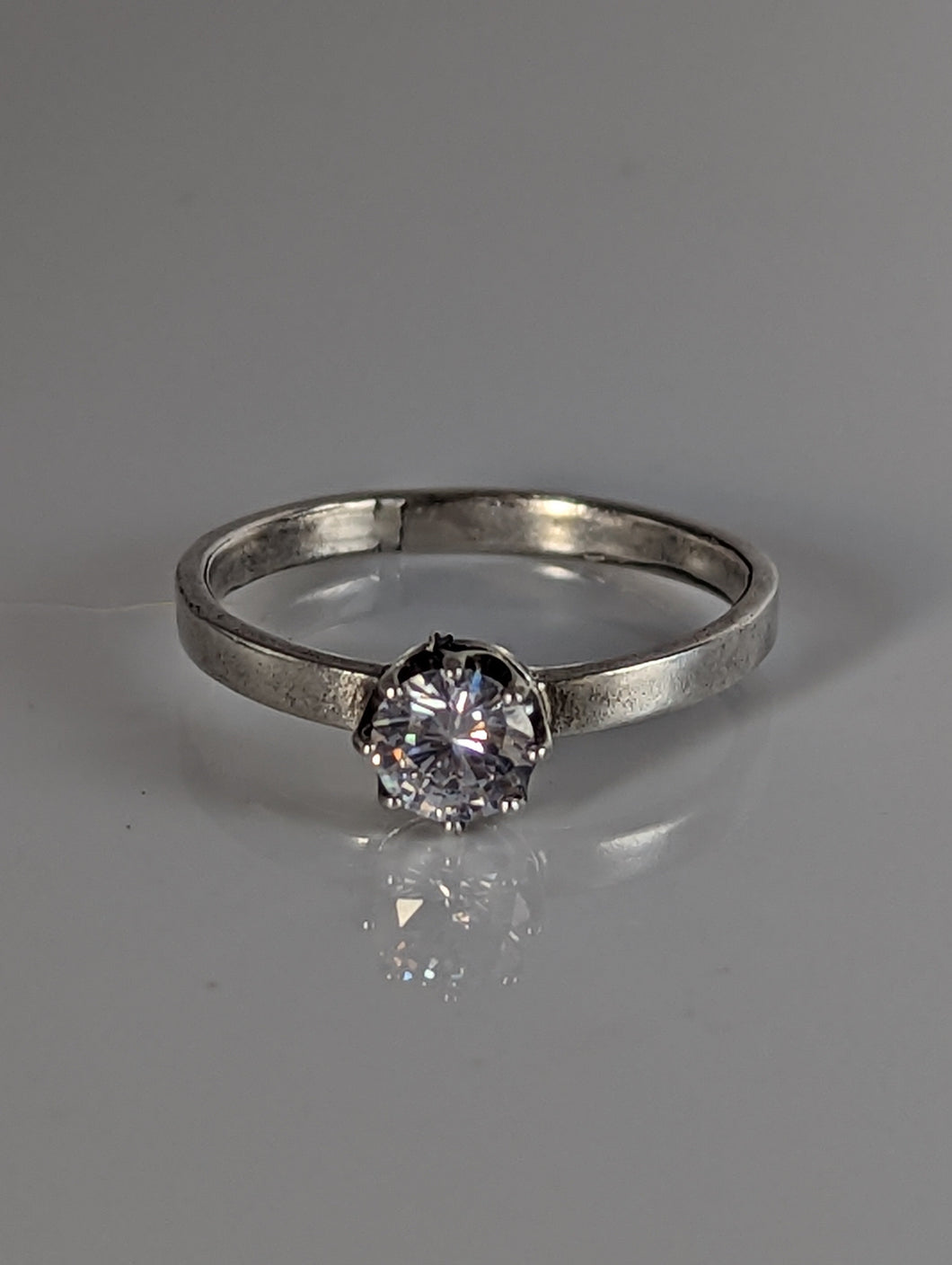 Silver Steed Delicate , unique silver zirconia ring