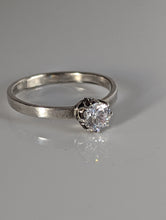 Load image into Gallery viewer, Silver Steed Delicate , unique silver zirconia ring