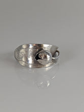 Load image into Gallery viewer, Silver Steed One Round Bud Ring