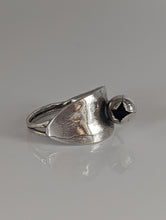 Load image into Gallery viewer, Silver Steed One Round Bud Ring
