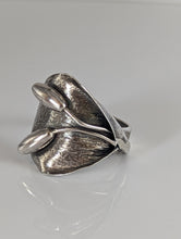 Load image into Gallery viewer, Silver Steed Big Leaf with Ornament Silver Ring