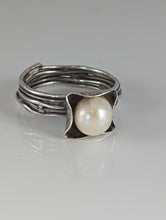 Load image into Gallery viewer, Silver Steed Wired Ring with Pearl