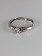 Load image into Gallery viewer, Silver Steed Silver Round Zirconia Ring