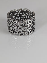 Load image into Gallery viewer, Silver Steed Filigree Ring 2