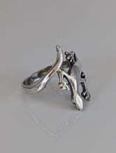 Load image into Gallery viewer, Silver Steed Lizard Ring