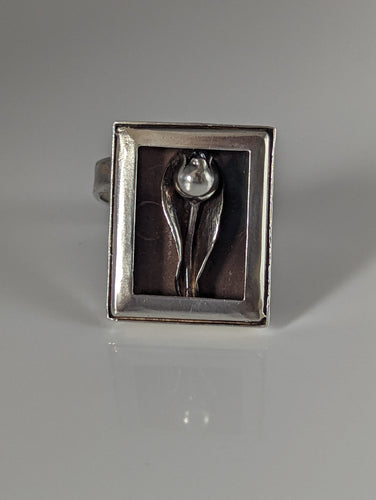 Silver Steed Large Unique Rose in a Frame Silver Ring