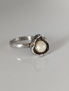 Silver Steed Pearl in a Flower Silver Ring