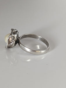 Silver Steed Pearl in a Flower Silver Ring