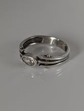 Load image into Gallery viewer, Silver Steed Silver Zirconia Antique Ring