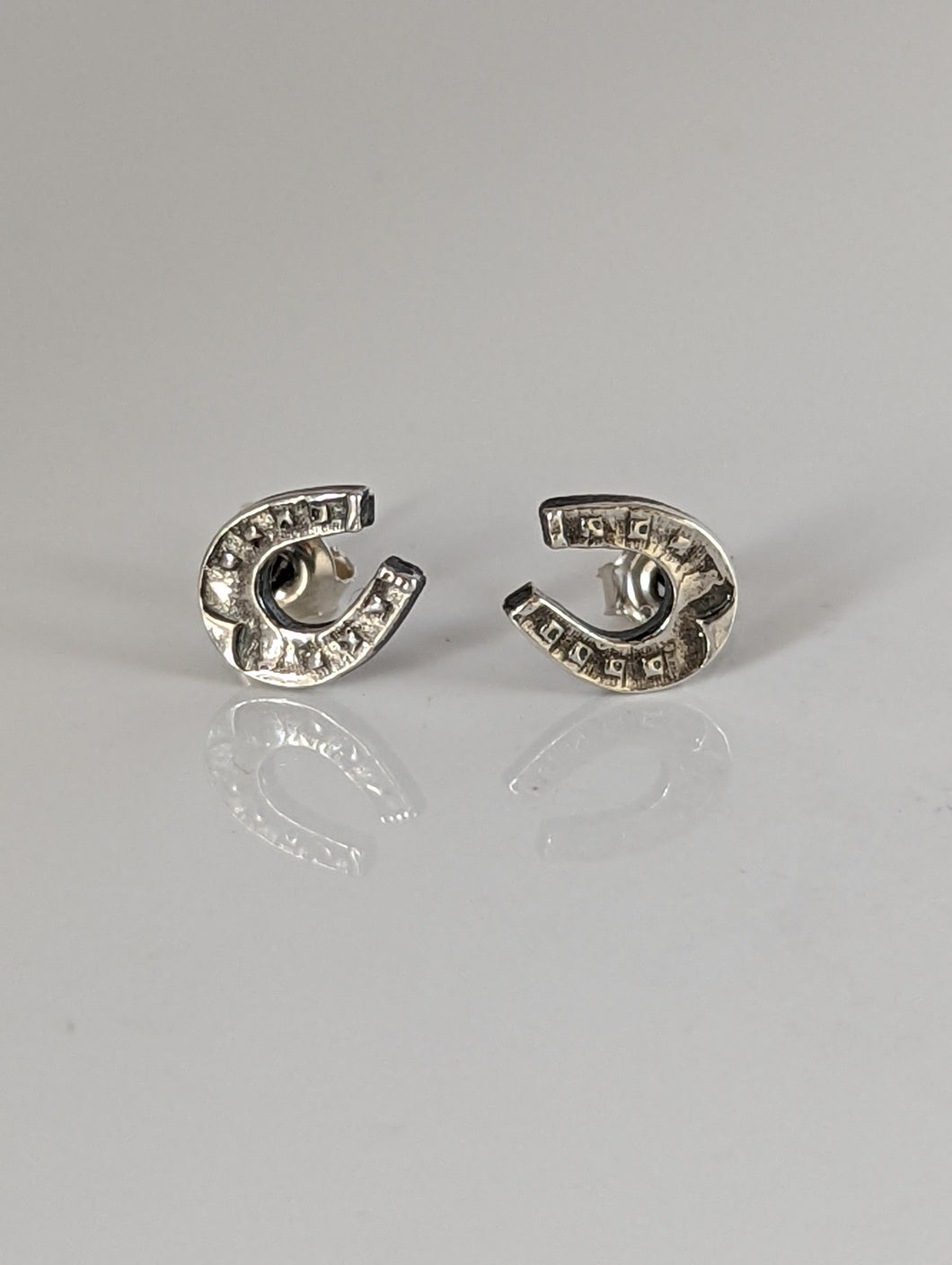 Silver Steed Horseshoe 3 Studs