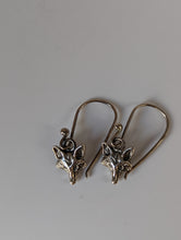 Load image into Gallery viewer, Silver Steed Fox Long Dropped Earrings