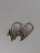 Load image into Gallery viewer, Silver Steed Fox Long Dropped Earrings