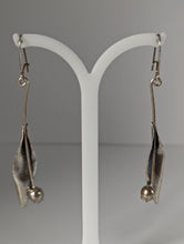 Load image into Gallery viewer, Silver Steed Tulip Dangling Earrings