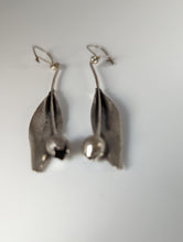 Load image into Gallery viewer, Silver Steed Tulip Dangling Earrings