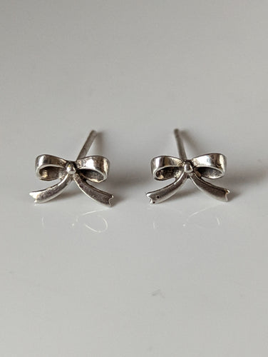 Silver Steed Bow Stud Earrings