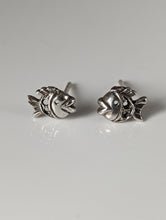 Load image into Gallery viewer, Silver Steed Fish Stud Earrings