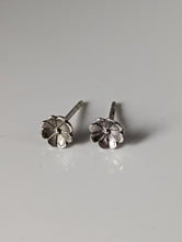 Load image into Gallery viewer, Silver Steed Pansy Stud Earrings