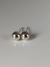 Load image into Gallery viewer, Silver Steed Large Ball Stud Earrings