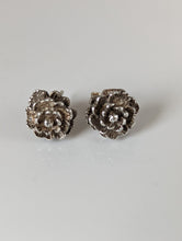 Load image into Gallery viewer, Silver Steed Marigold Stud Earrings