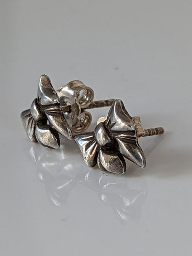 Silver Steed Detailed Bow Stud Earrings