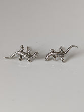 Load image into Gallery viewer, Silver Steed Detailed Lizard Stud Earrings