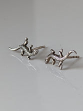 Load image into Gallery viewer, Silver Steed Detailed Lizard Stud Earrings