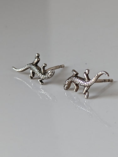 Silver Steed Detailed Lizard Stud Earrings