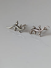 Load image into Gallery viewer, Silver Steed Detailed Lizard Stud Earrings