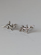 Load image into Gallery viewer, Silver Steed Detailed Lizard Stud Earrings
