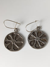 Load image into Gallery viewer, Silver Steed Flower in a Circle Dropped Earrings