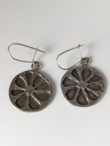 Silver Steed Flower in a Circle Dropped Earrings