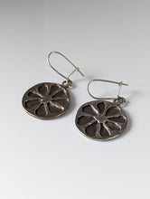 Load image into Gallery viewer, Silver Steed Flower in a Circle Dropped Earrings