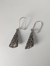 Load image into Gallery viewer, Silver Steed Filigree Cone Dropped Earrings