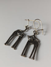 Load image into Gallery viewer, Silver Steed Long Cat Dropped Earrings