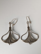 Load image into Gallery viewer, Silver Steed Crest Dropped Earrings