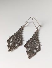 Load image into Gallery viewer, Silver Steed Filigree Crest Dropped Earrings