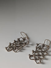 Load image into Gallery viewer, Silver Steed Infinity Chain Dropped Earrings