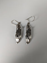 Load image into Gallery viewer, Silver Steed Kelp Dropped Earrings