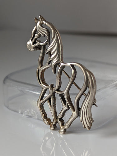 Silver Steed Elegant Piaffe Horse Silver Brooch / Stock Tie Pin