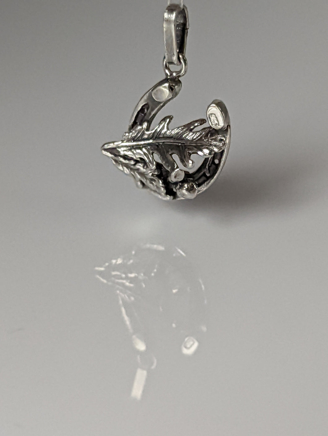 Silver Steed Oak & Horseshoe Silver Pendant