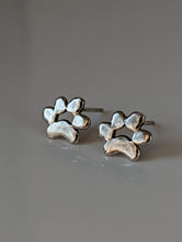 Load image into Gallery viewer, Silver Steed Paw Print Large Silver Stud Earrings